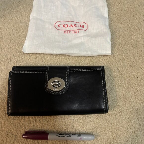 EUC Coach full size leather wallet - Picture 2 of 7